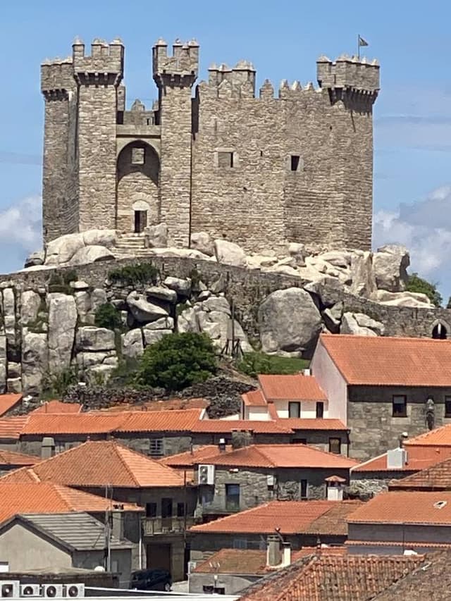 Photo 4 by JENNIFER C. about renting a Seat Arona in Viseu (5/23/25)
