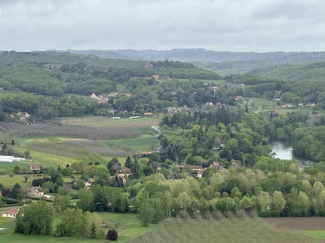 Photo 4 by Dharmasankara C. about renting a Peugeot 5008 in France (4/27/25)