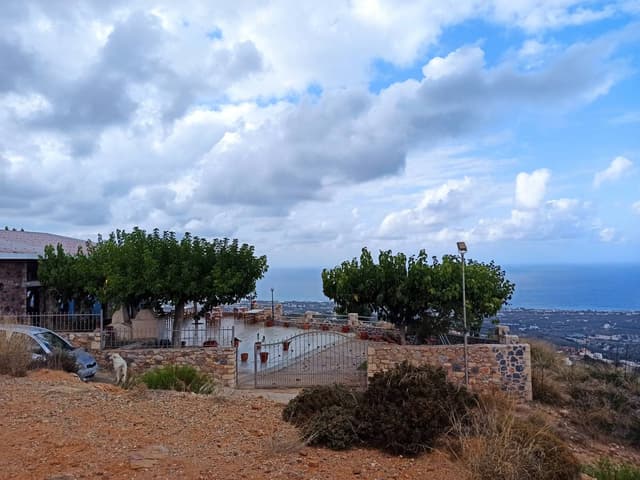 Photo by Kadri T. about renting a Toyota Yaris in Heraklion (10/19/23)
