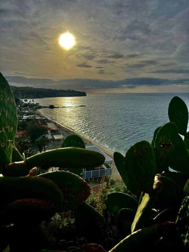 Photo 2 par Fanny M. sur la location d'un Fiat 500 à l’aéroport de Reggio de Calabre (24/10/24)