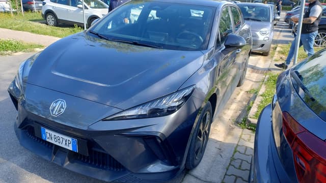 Foto di Mario C. sul noleggio di una Peugeot 208 all’aeroporto di Firenze (01/05/25)