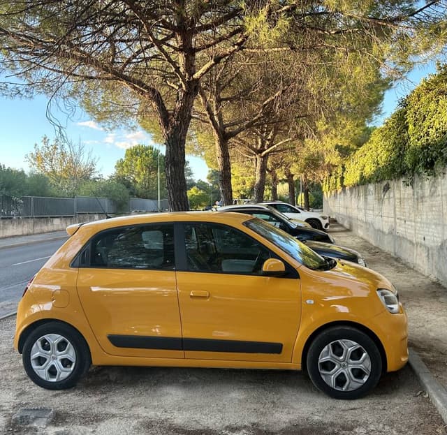 Photo 2 by Stephen C. about renting a Renault Twingo in Avignon (10/12/23)