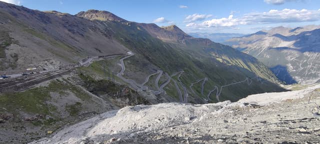Henkilön Sami A. kuva 4 liittyen auton Fiat 500 vuokraamiseen paikassa Italiassa (24.8.23)