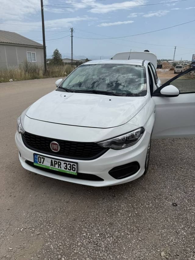 Foto, ko uzņēmis Jevgenija N. par Renault Clio Antālijā īri (4.06.25.)