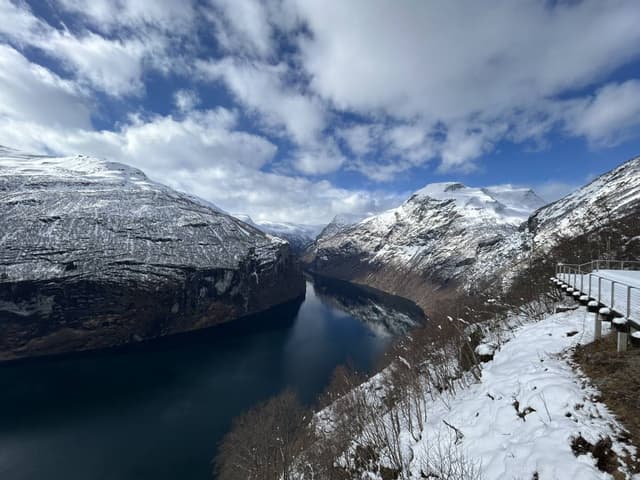 Photo 2 by Laszlo K. (4/3/26)