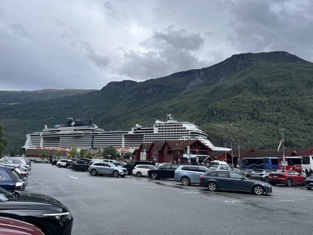 Photo 4 by Siddhant K. about renting a Volkswagen ID.7 in Bergen (8/11/25)