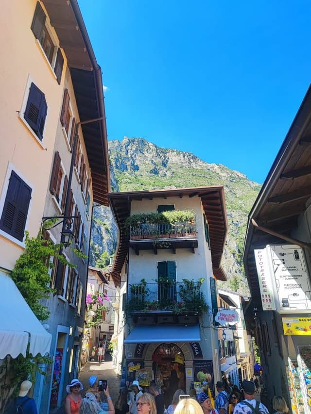 Photo 7 by Agne V. about renting a Volkswagen Polo in Bergamo (7/8/24)