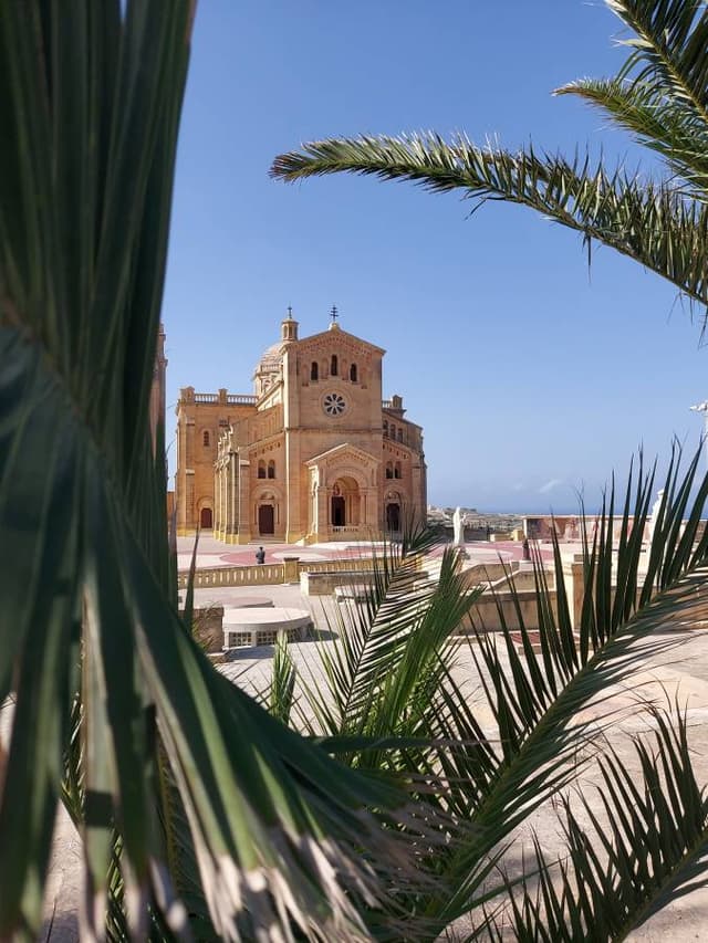 Photo 4 by Jonathan M. about hiring a Citroen C3 in Malta (21.10.23)