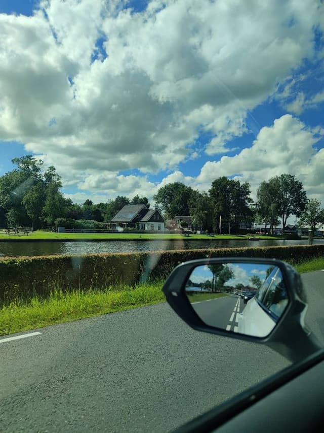 Köln’de bir Volkswagen Passat Variant kiralama ile ilgili Murat M. tarafından bir fotoğraf (27.06.24)