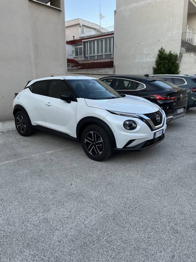 Fotografia 2 realizată de Octavia B. despre închirierea unei mașini Volkswagen Golf în Bari (16.05.25)