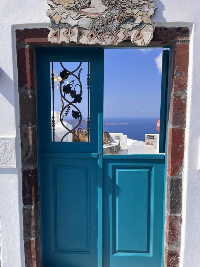 Foto 3 von Cornelia K. über die Anmietung eines Smart ForTwo Cabrio auf Santorini (16.10.23)