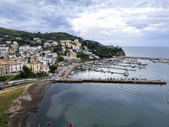 Photo 2 by Kwok Yeow K. about renting a Citroen C3 in Italy (5/24/25)