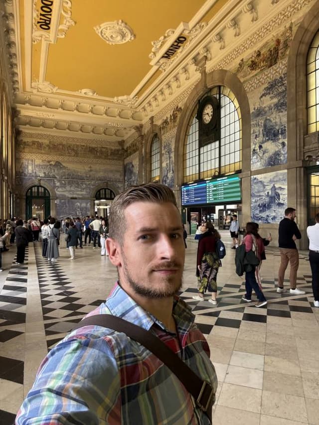 Photo 5 by Dmitrijs S. about renting a Citroen C4 Cactus in Lisbon (11/10/24)