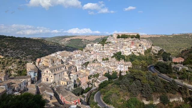 Photo 5 by Adriel D. about renting a Toyota Aygo X in Catania (8/25/24)