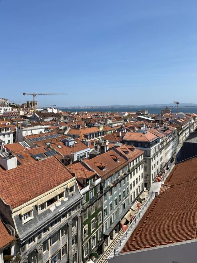Photo 4 by Andrew V. about hiring a Seat Arona in Lisbon (04.08.24)