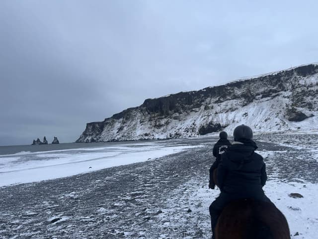 Photo 5 by Oded W. about renting a Toyota Land Cruiser at Keflavik Airport (1/5/25)