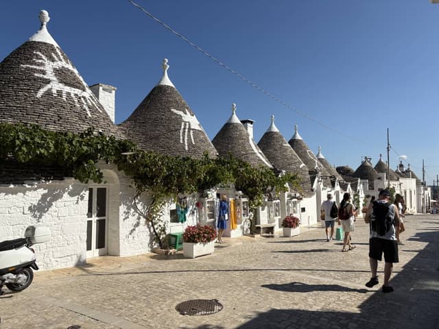 Photo 3 by Edward B. about hiring a Fiat 500 at Bari Airport (18.09.25)