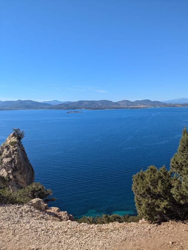 Photo by Fariborz E. about renting a Volkswagen Golf on Sardinia (10/13/24)