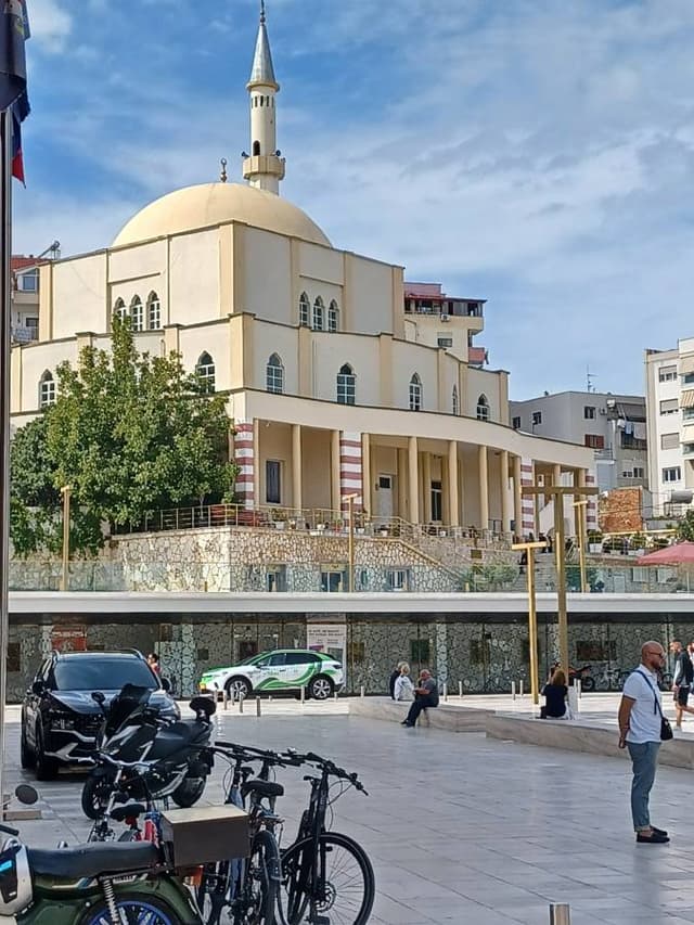 Photo 3 by Henning B. about renting a Fiat Tipo in Tirana (10/4/25)
