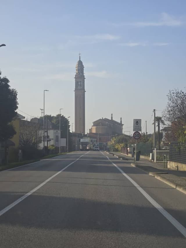 Photo 4 by Pavlo K. about renting a Peugeot 3008 in Milan (11/25/24)