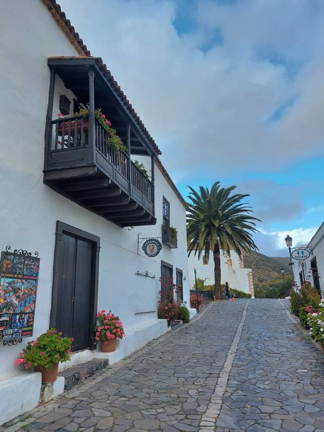 Photo 4 by Mario C. (3/25/26)