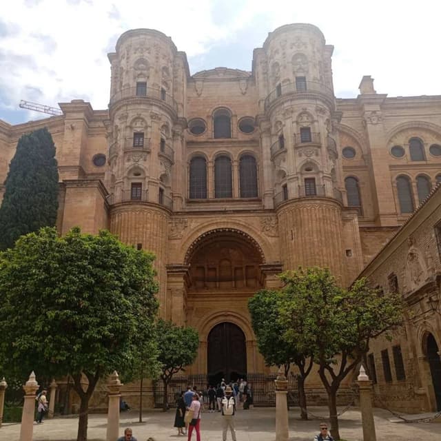 Granada Havalimanı’nda bir Hyundai Bayon kiralama ile ilgili Fatma Gozde C. tarafından bir fotoğraf (22.04.24)