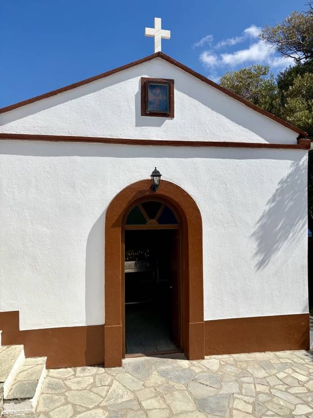 Photo 4 by Simon L. about renting a Toyota Aygo in Skiathos (9/25/25)