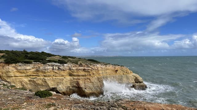 Photo 7 by William C. about renting a Renault Clio in Lisbon (3/15/25)
