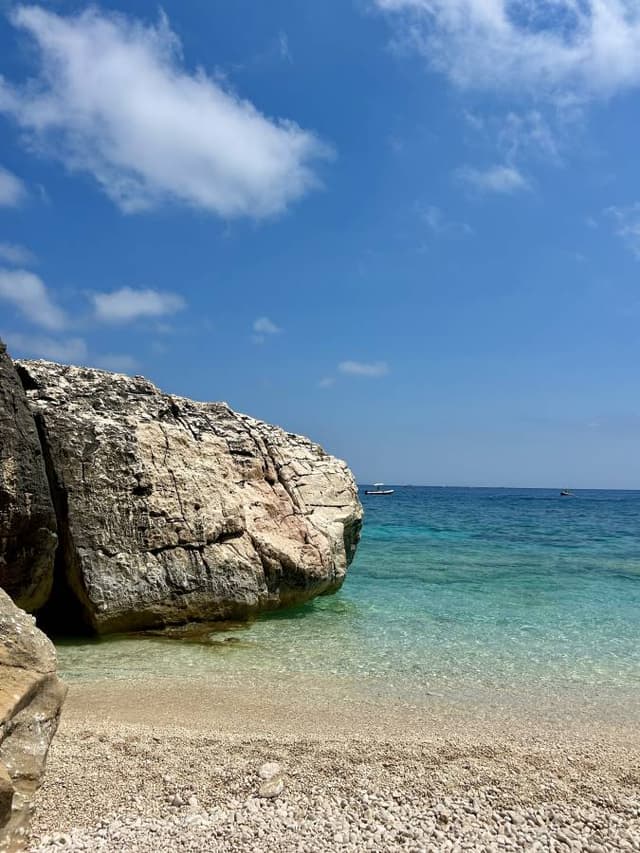 Photo 3 by Zita H. about hiring a Volkswagen Polo in Olbia (10/07/25)