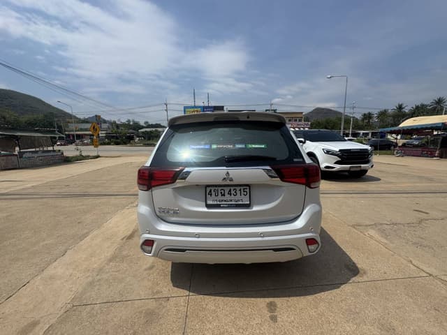 Photo by Nigel M. about renting a Toyota Yaris in Hua Hin (3/17/25)