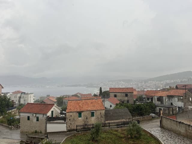 Photo 3 by Elvira M. about renting a Volkswagen Polo in Hungary (8/1/24)