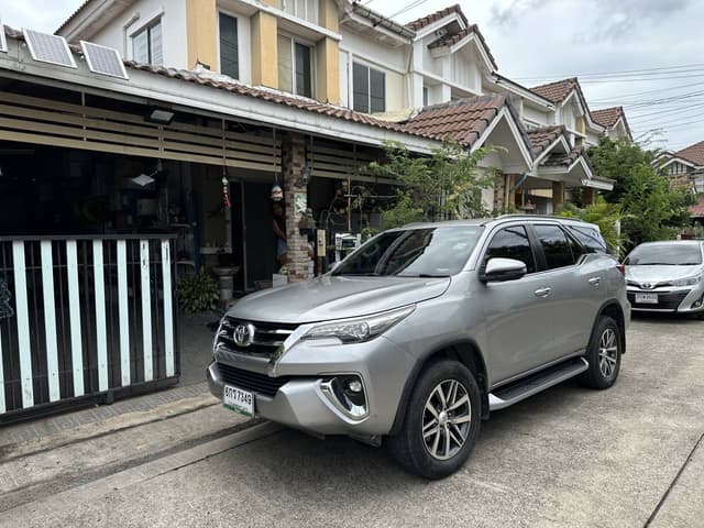 Photo 7 by Stephan W. about renting a Toyota Fortuner in Bangkok (8/3/25)