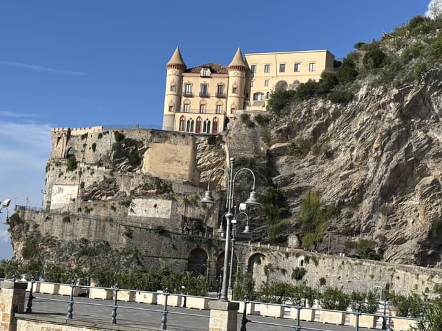 Photo 5 by Jane C. about renting a Peugeot 3008 at Naples Train Station (10/5/25)