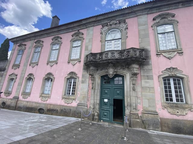 Photo 6 by JENNIFER C. about renting a Seat Arona in Viseu (5/23/25)