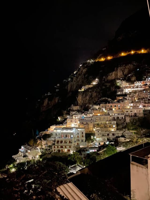Foto di Enrica P. sul noleggio di una Fiat 500 alla stazione ferroviaria di Napoli (23/05/23)