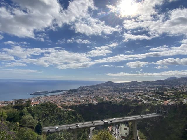 Photo 3 par pascale L. sur la location d'un Volkswagen Polo à l’aéroport de Funchal - Madère (30/03/25)