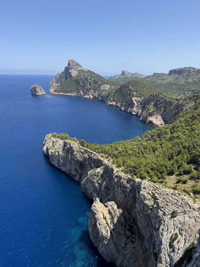 Фото 4 от Alisher K. об аренде Toyota Corolla на Балеарских островах (22.07.25)