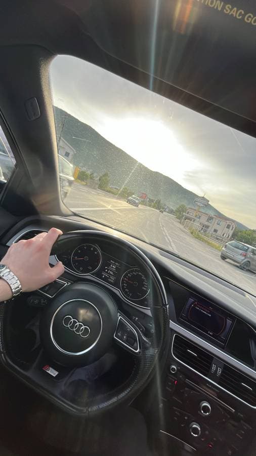 Tiran Havalimanı’nda bir Volkswagen Polo kiralama ile ilgili Kemal Serhat K. tarafından 2 fotoğraf (18.05.24)