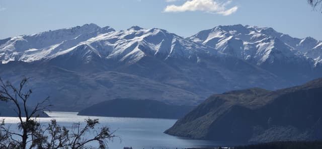 Photo 4 by Soun W. about renting a Toyota Alphard at Queenstown Airport (10/6/25)