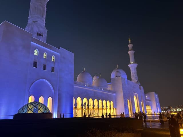 Photo 4 by Tomasz Z. about renting a Mitsubishi Attrage in Abu Dhabi (11/30/23)
