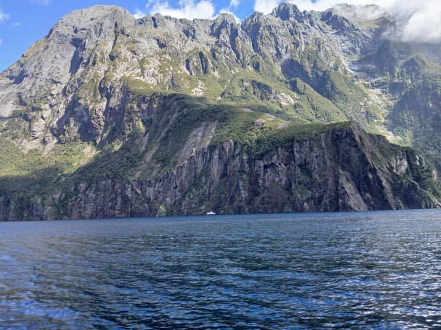 Photo 5 by Azhar A. about renting a Nissan X-Trail in New Zealand (2/20/25)