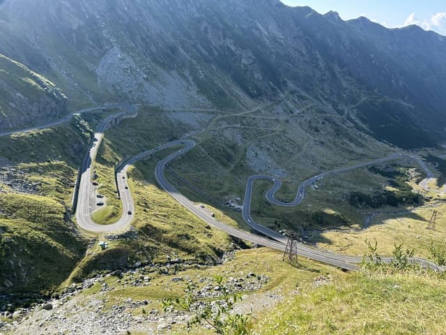 Foto 1, ko uzņēmis Maris K. par Dacia Logan Bukarestes Otopeni lidostā (19.08.25.) īri