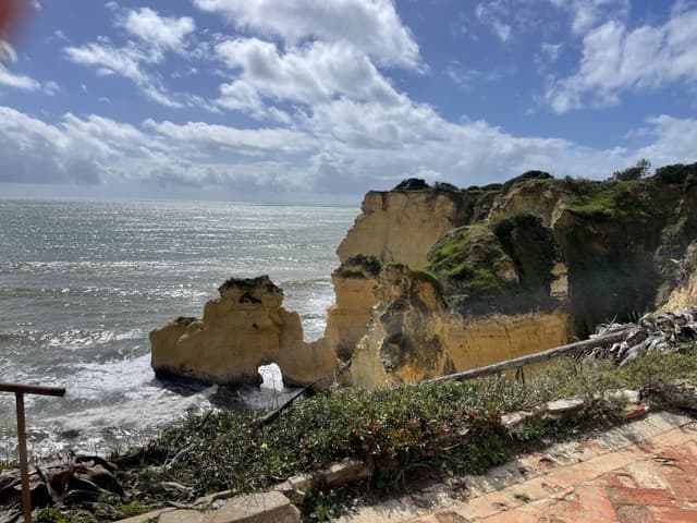 Photo 10 by William C. about renting a Renault Clio in Lisbon (3/15/25)