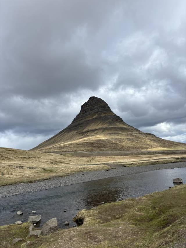 Photo 3 by Sandra S. about renting a Nissan Juke in Keflavik (5/22/24)