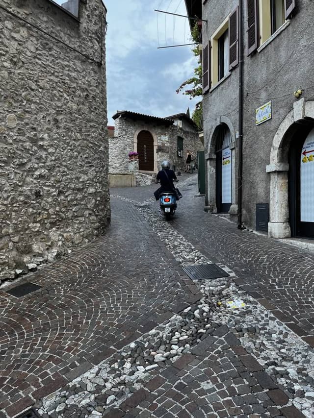 Photo 5 by Mariusz D. about hiring a Citroen C3 in Milan (26.08.23)