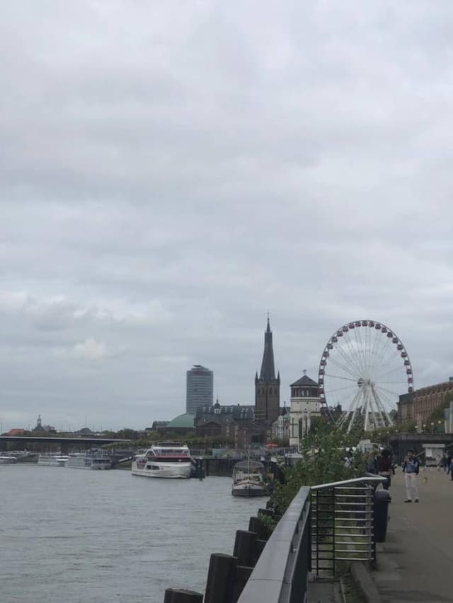 Photo by AHMET ONUR D. about renting a Volkswagen Golf STW in Dusseldorf (10/23/22)