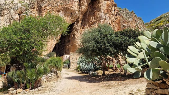 Photo 3 by Daniel S. about renting a Renault Captur in Trapani (4/4/23)