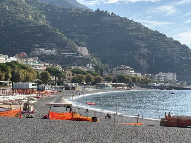 Photo 7 by Jane C. about renting a Peugeot 3008 at Naples Train Station (10/5/25)