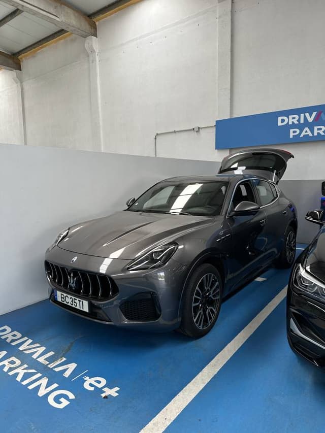 Photo 2 by Jesse M. about renting a MG EHS in Porto (8/17/24)