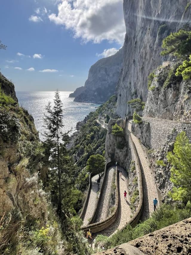 Photo 5 by I K. about renting a Volkswagen Polo in Naples (9/29/24)